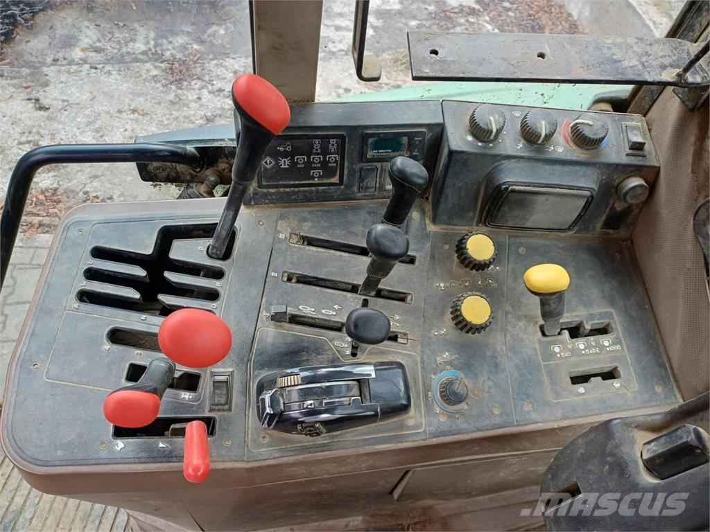 John Deere 6300 الجرارات