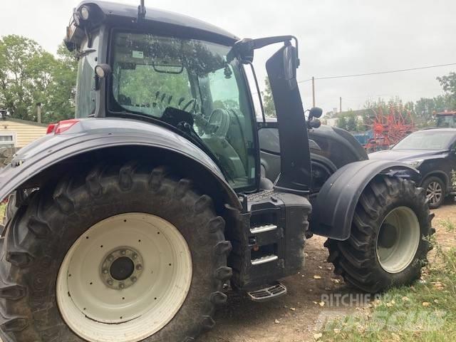 Valtra T 174 EA الجرارات