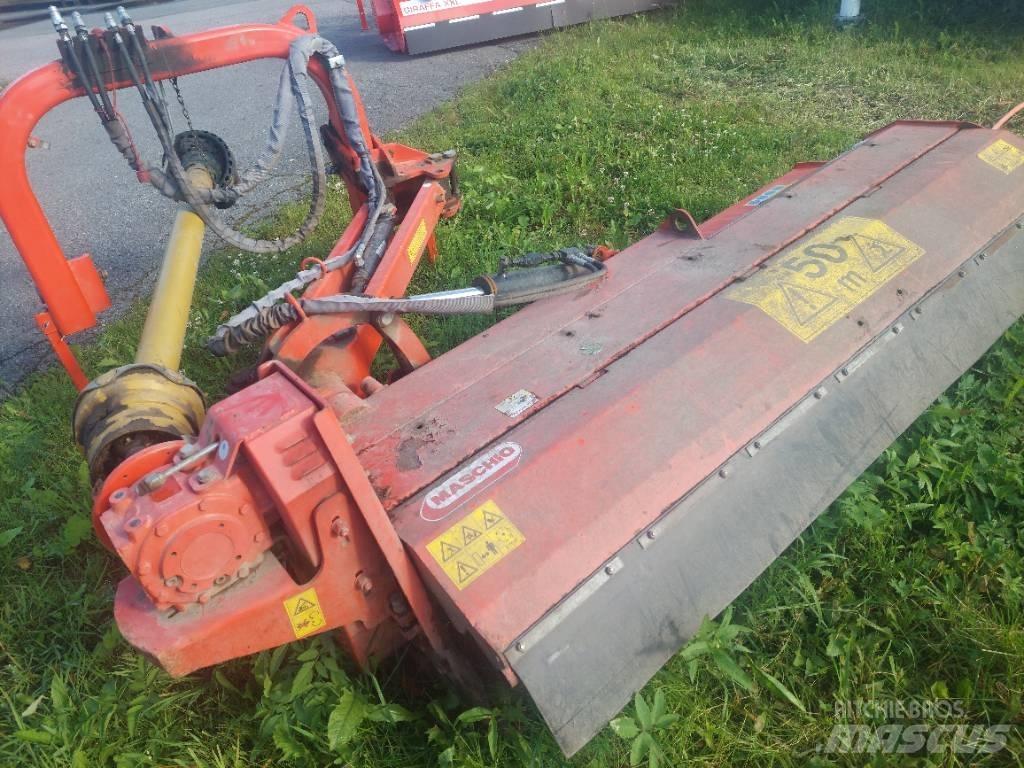 Maschio Giraffa 210 جزازات وأغطية المراعي