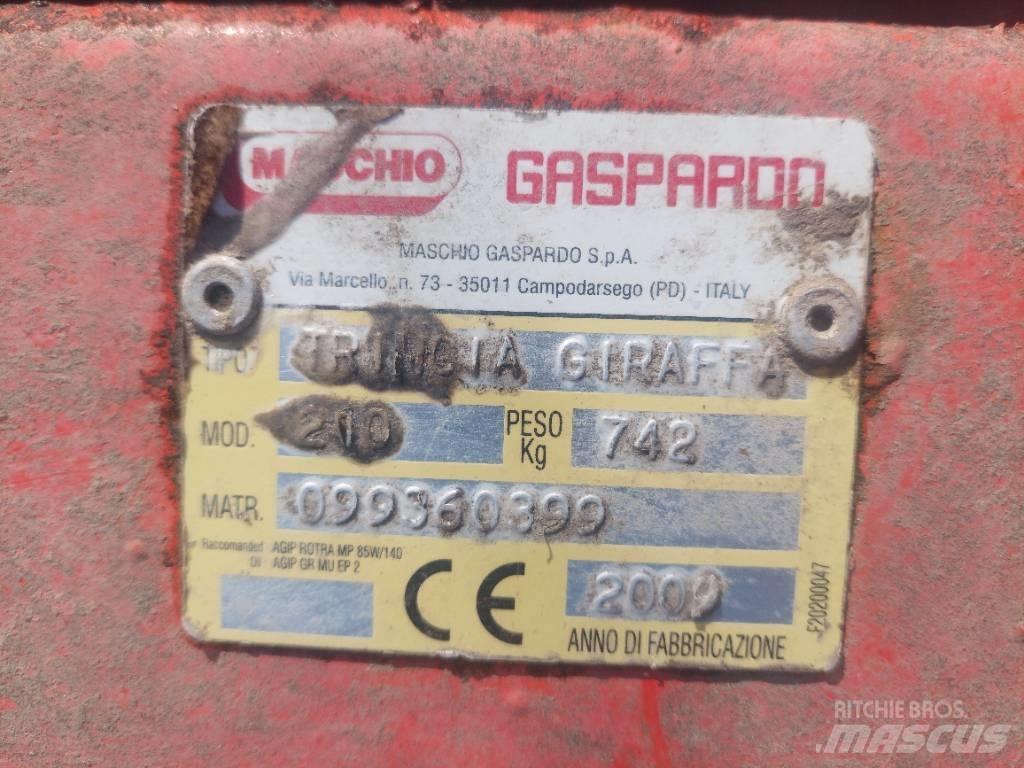 Maschio Giraffa 210 جزازات وأغطية المراعي