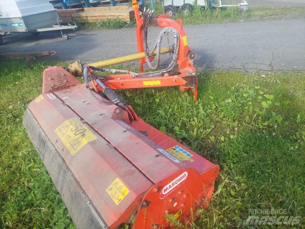 Maschio Giraffa 210 جزازات وأغطية المراعي