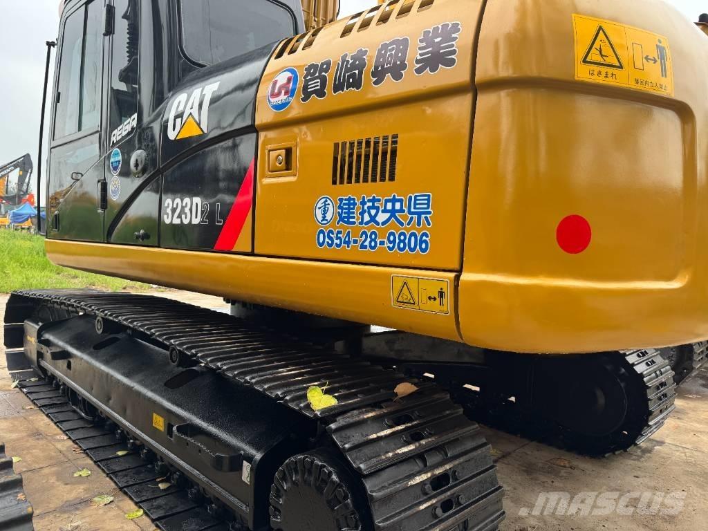 CAT 323D2 حفارات زحافة