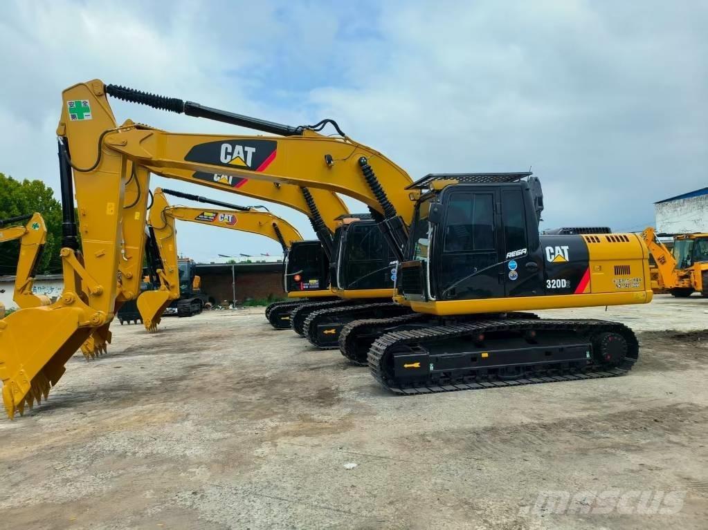 CAT 320 D حفارات زحافة