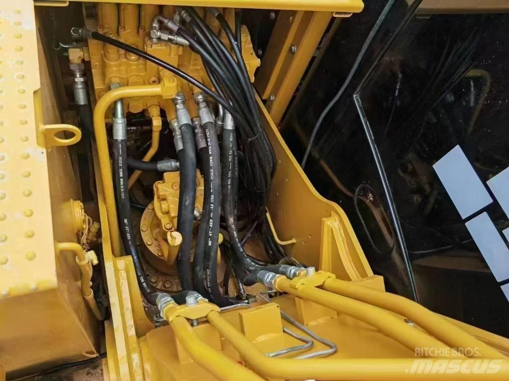 CAT 313GC حفارات زحافة