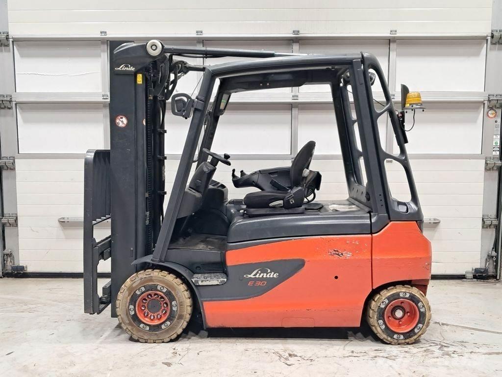 Linde E30L-01 شاحنات ذات رافعات شوكية تعمل بالكهرباء