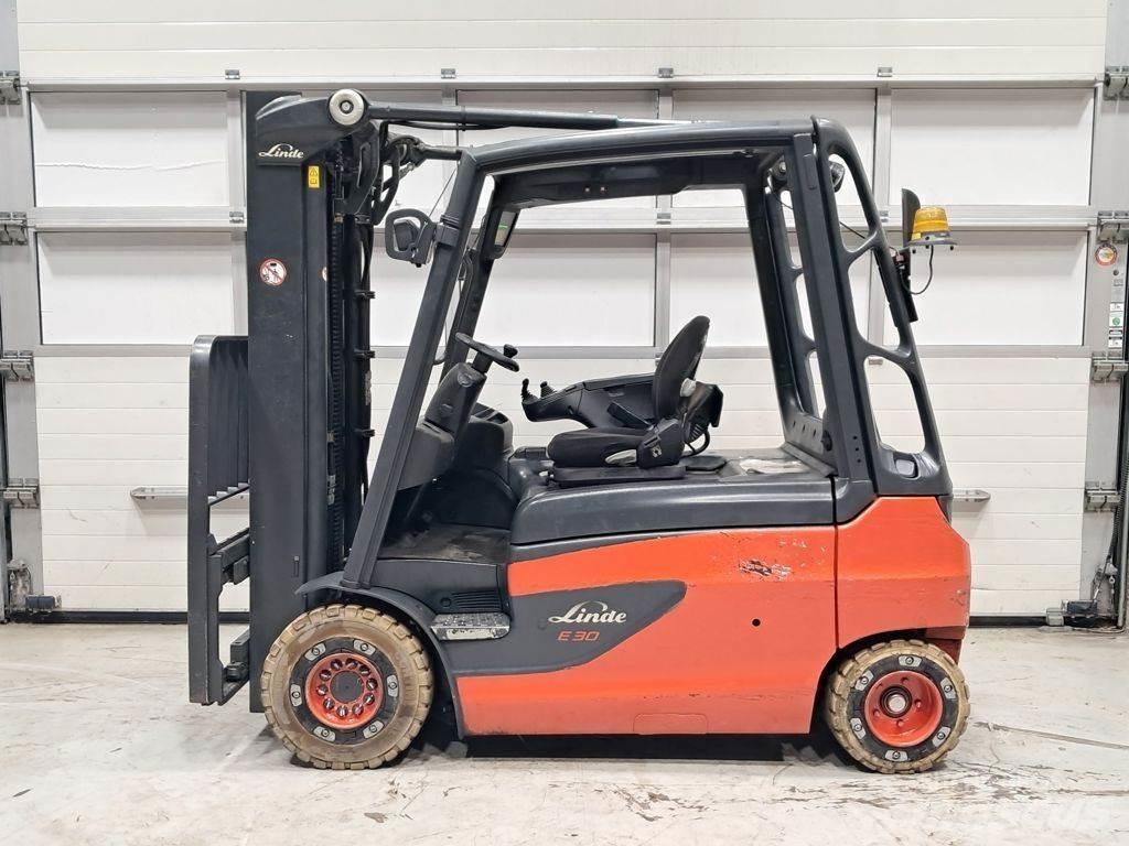 Linde E30L-01 شاحنات ذات رافعات شوكية تعمل بالكهرباء