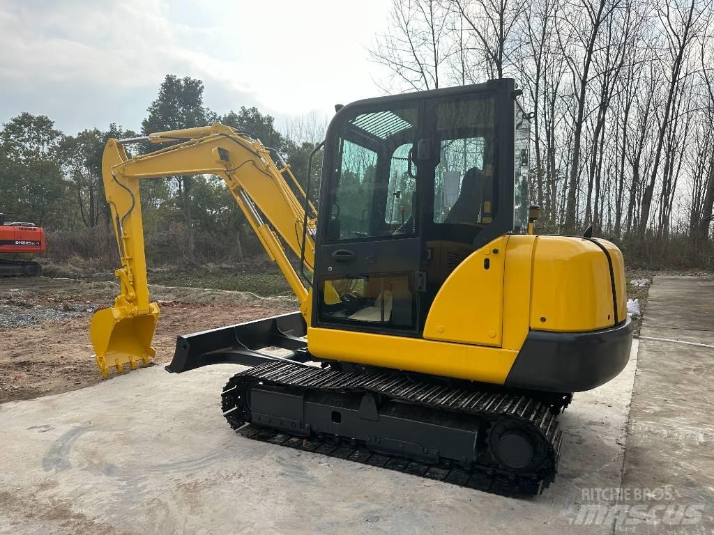 Komatsu PC 56 حفارات زحافة