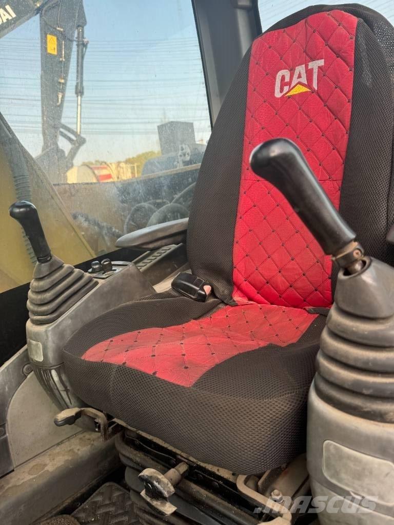 CAT 313 D حفارات زحافة