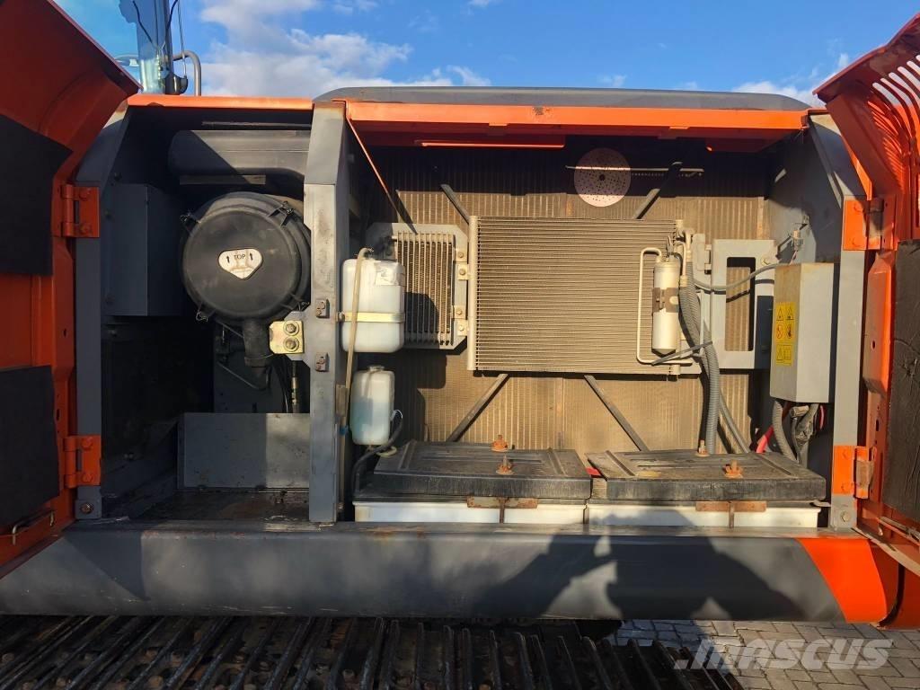 Hitachi ZX 210 LC-3 حفارات زحافة