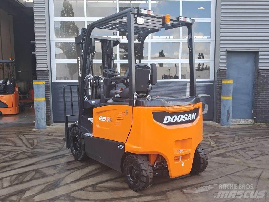 Doosan B25X-7 Plus شاحنات ذات رافعات شوكية تعمل بالكهرباء
