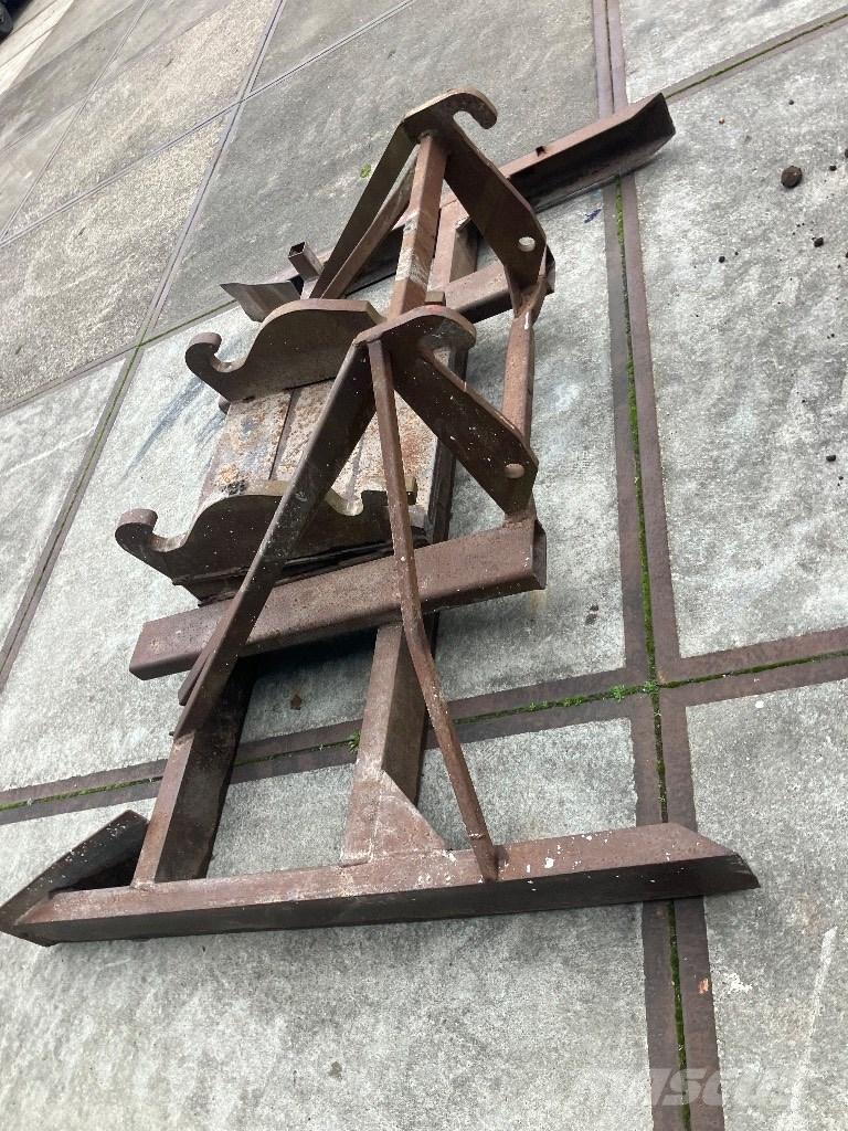 Weidemann 3110 d d لوادر بعجل