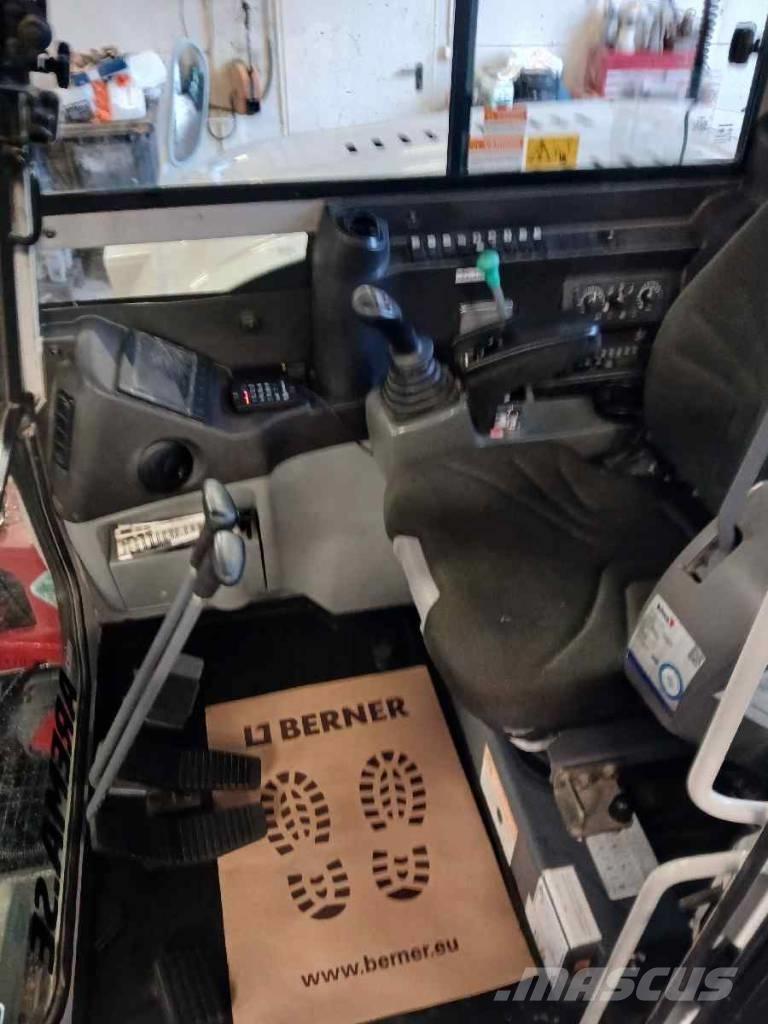 Takeuchi TB 290 حفارات وسط 7 طن - 12 طن