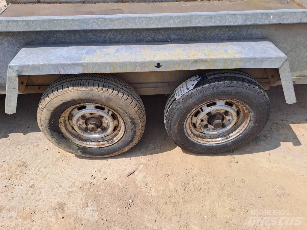  Unknown 2.6 Ton مقطورات خفيفة