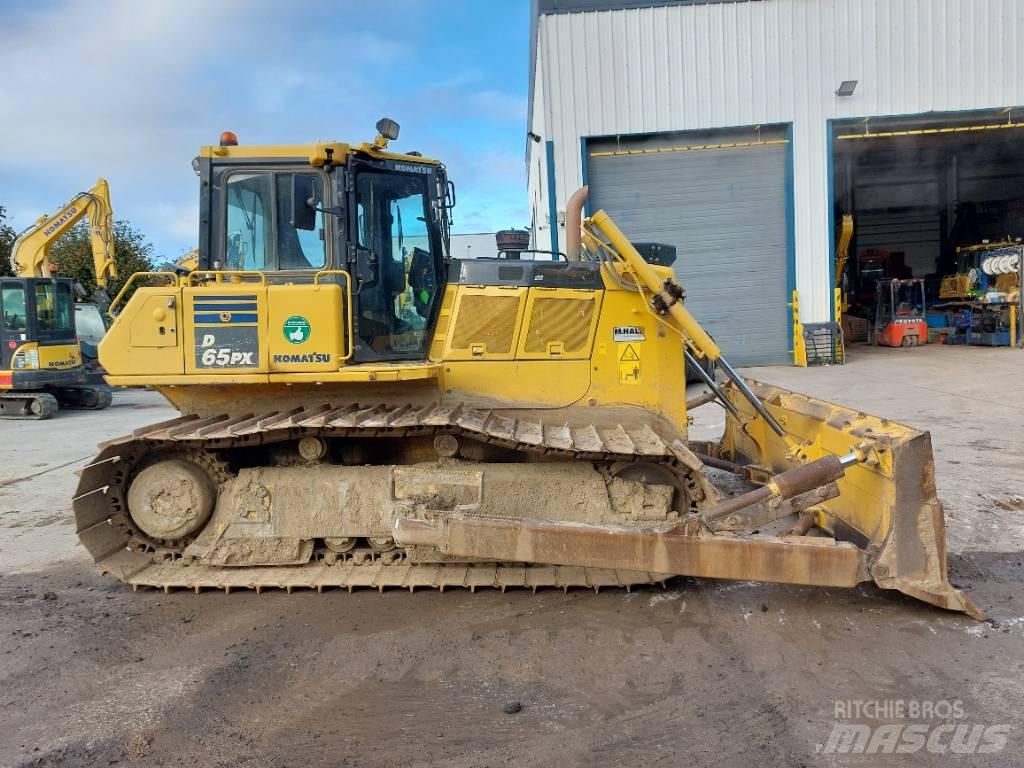 Komatsu D65PX-18 بلدوزرات مجنزرة