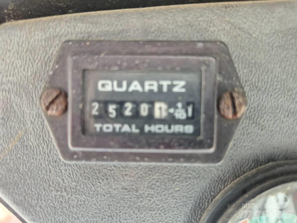 Bobcat 553 لوادر انزلاقية التوجيه