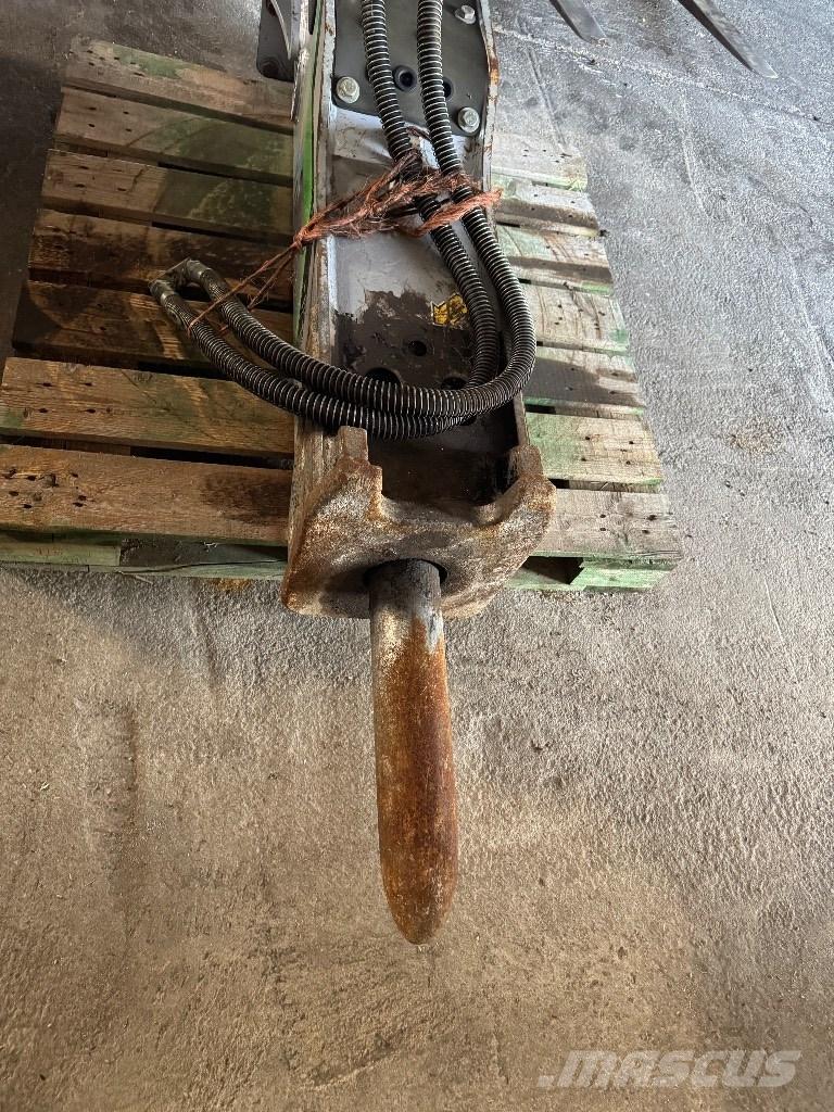 Hyundai R140W-9A حفارات بعجل