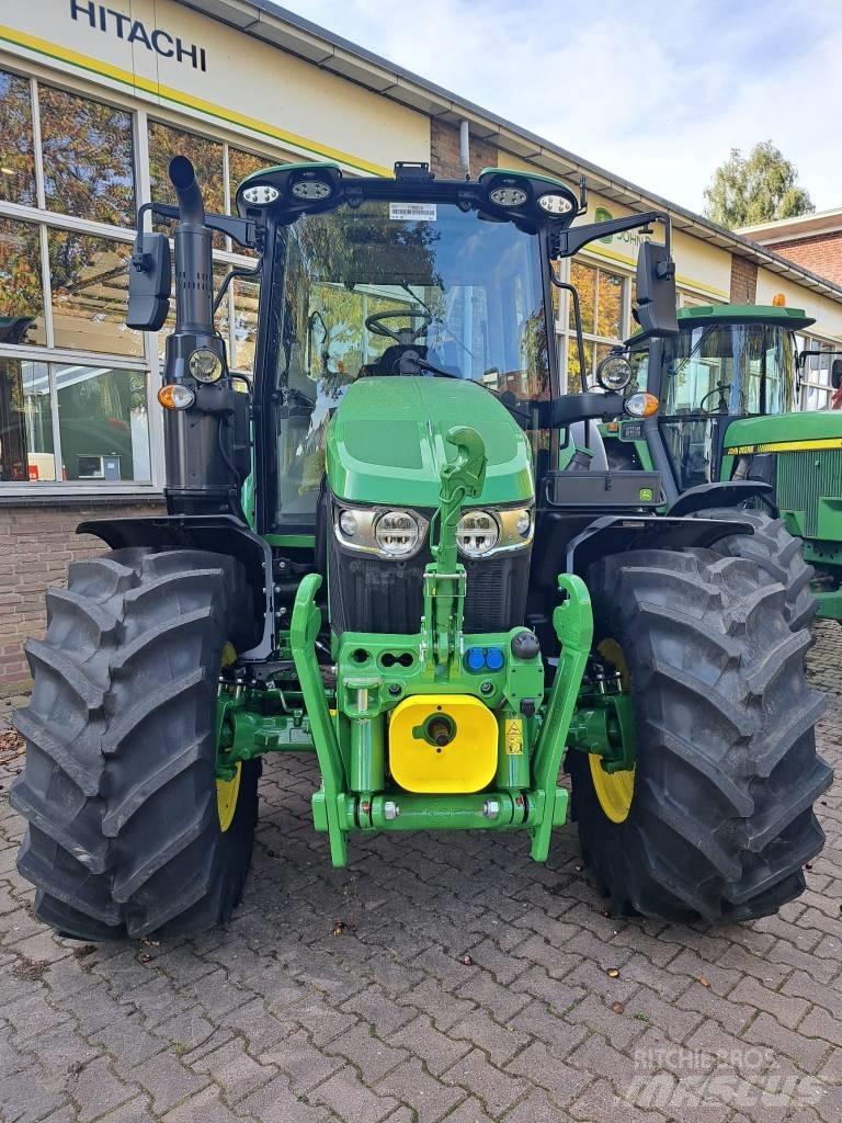 John Deere 6120M الجرارات