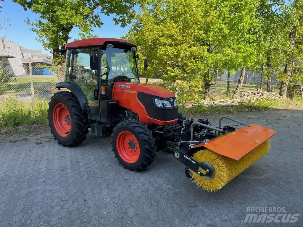 Kubota M 7040 الجرارات