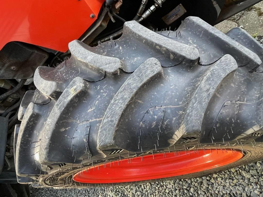 Kubota M 7040 الجرارات
