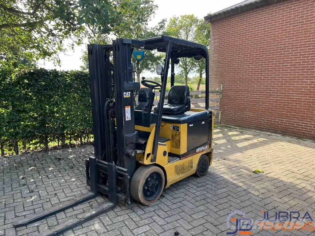 CAT EC25N شاحنات ذات رافعات شوكية تعمل بالكهرباء