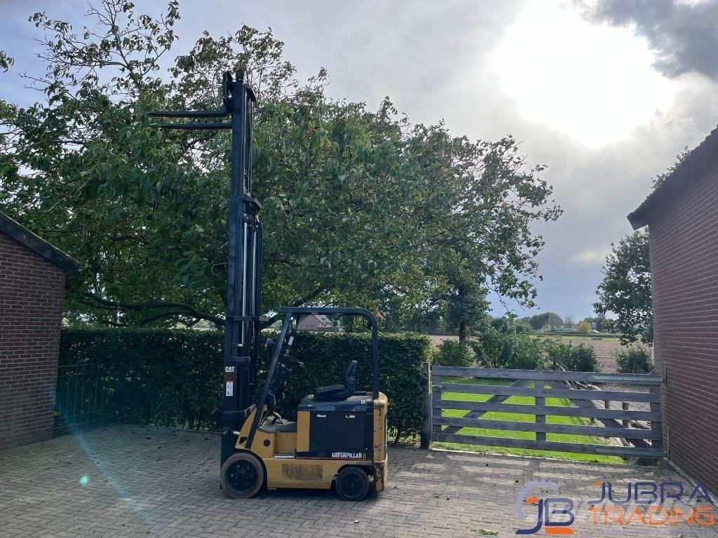 CAT EC25N شاحنات ذات رافعات شوكية تعمل بالكهرباء