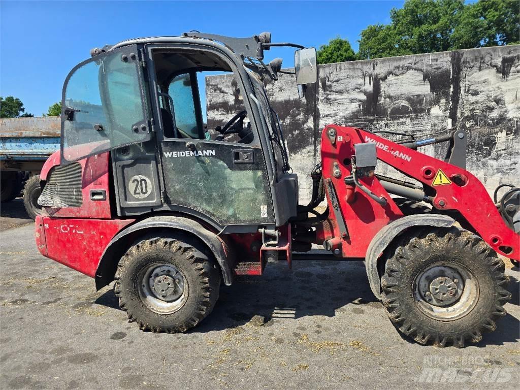Weidemann 2070 CX لوادر انزلاقية التوجيه