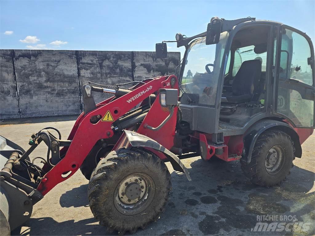Weidemann 2070 CX لوادر انزلاقية التوجيه