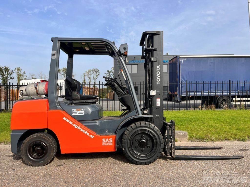 Toyota 02- 8FGJF35 شاحنات LPG