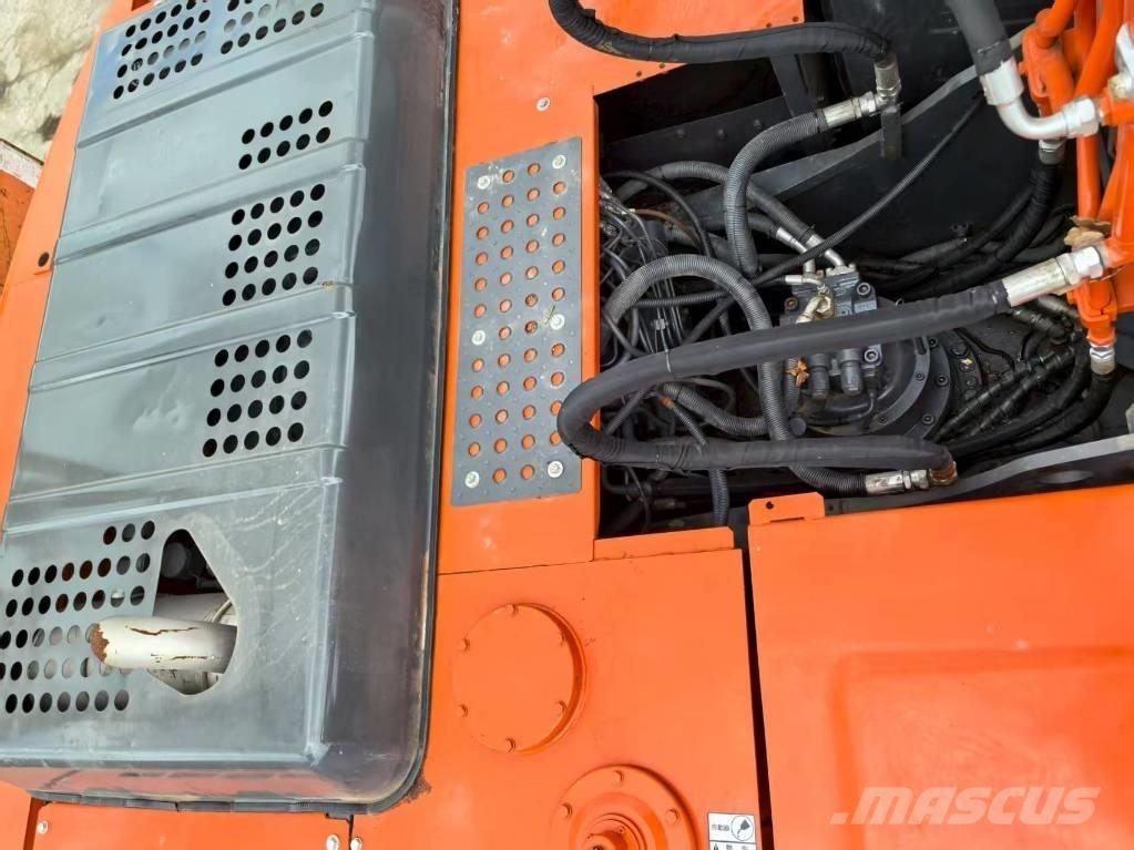 Hitachi ZX 240 HG حفارات زحافة