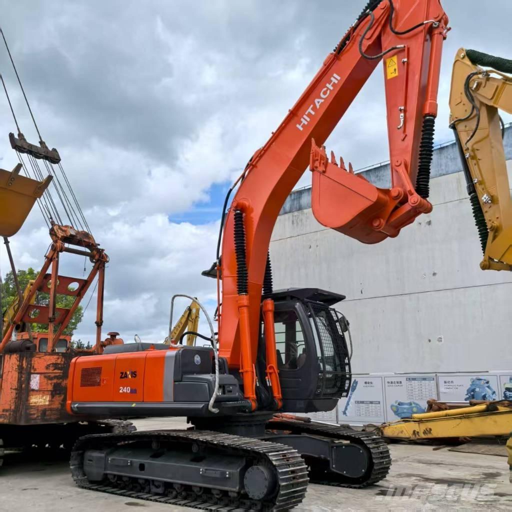 Hitachi ZX 240 HG حفارات زحافة