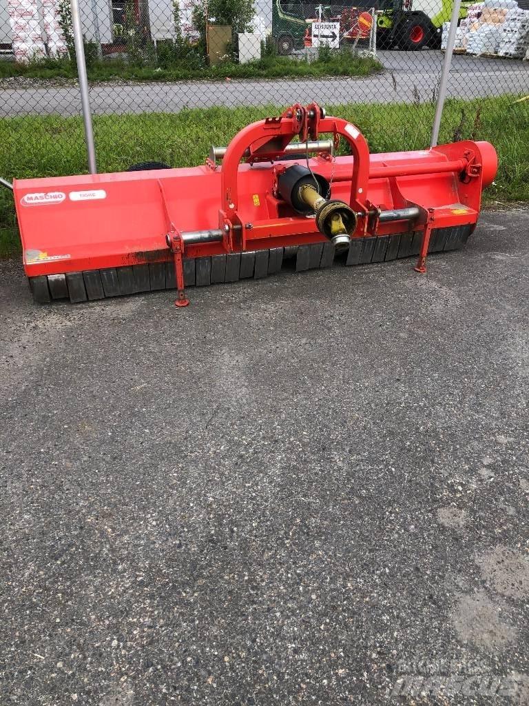 Maschio Tigre 300 جزازات وأغطية المراعي