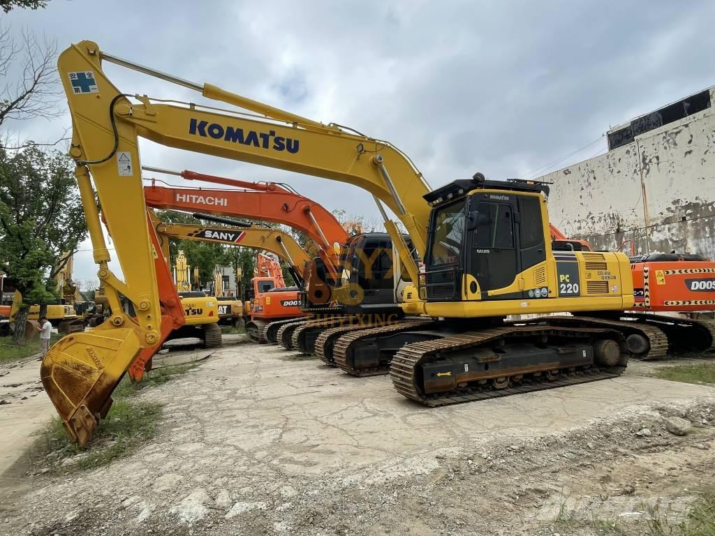 Komatsu PC 220-8 حفارات زحافة