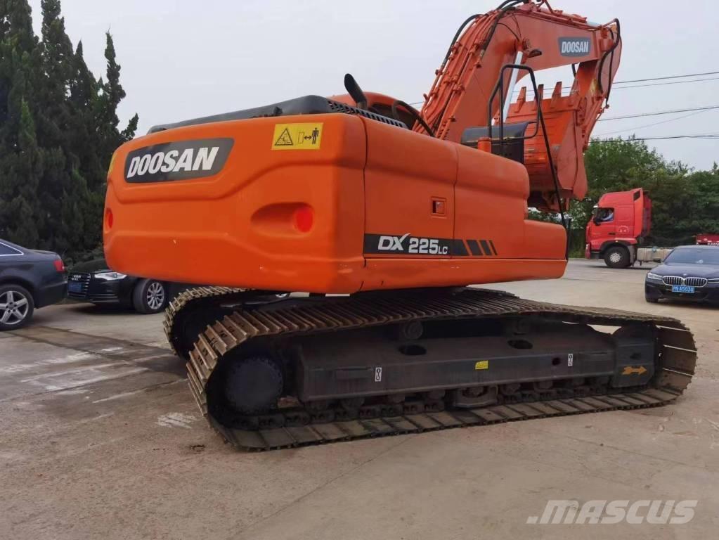 Doosan dx225 حفارات زحافة