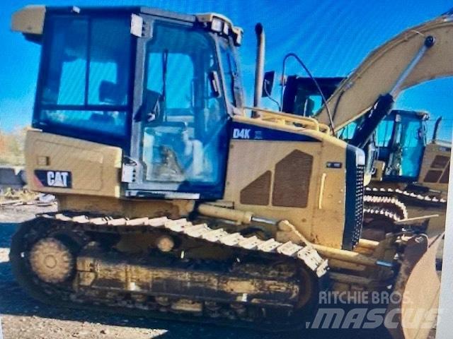 CAT D 4 K XL بلدوزرات مجنزرة
