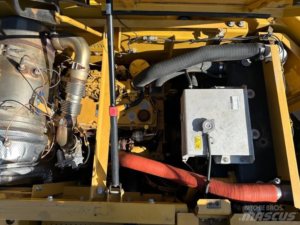 CAT 325 FL CR حفارات زحافة