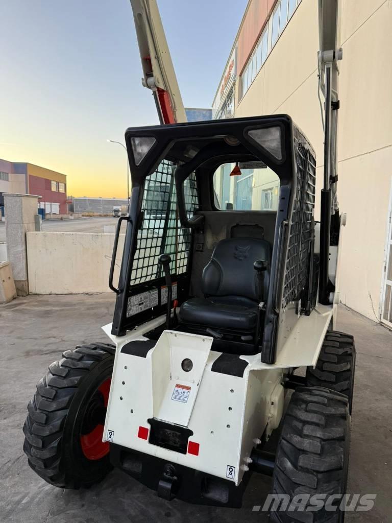 Bobcat S 130 لوادر انزلاقية التوجيه