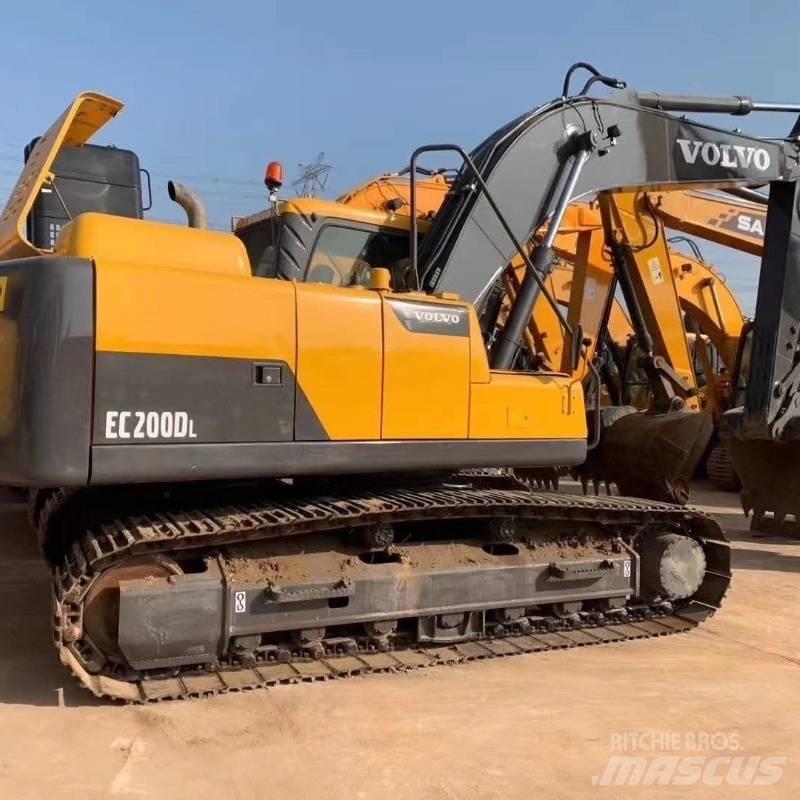 Volvo EC 200 حفارات زحافة