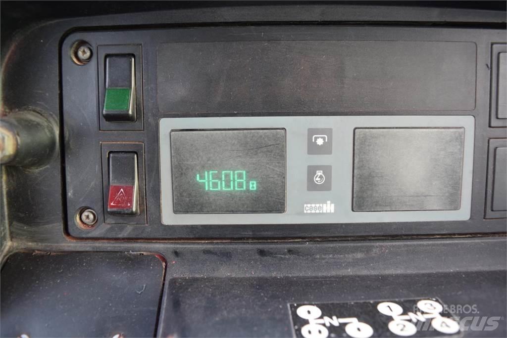 Case IH 840 الجرارات