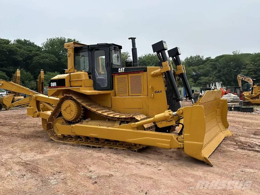 CAT D8R بلدوزرات مجنزرة
