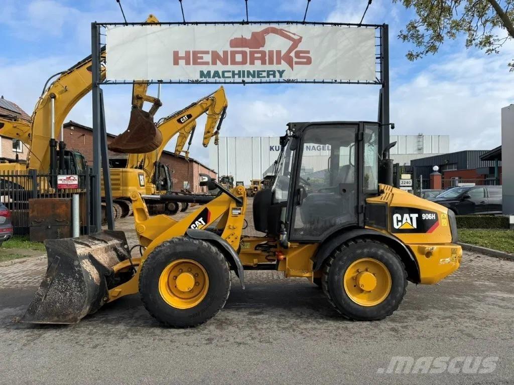 CAT 906H لوادر بعجل