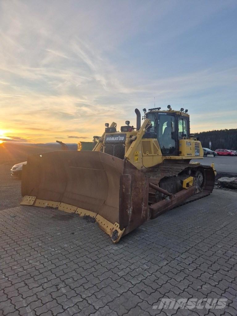 Komatsu D65 pxi بلدوزرات مجنزرة