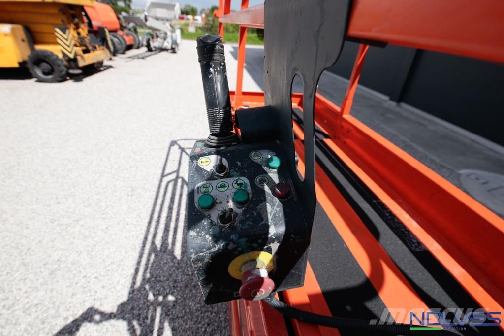 Haulotte COMPACT8 رافعات مقصية الشكل