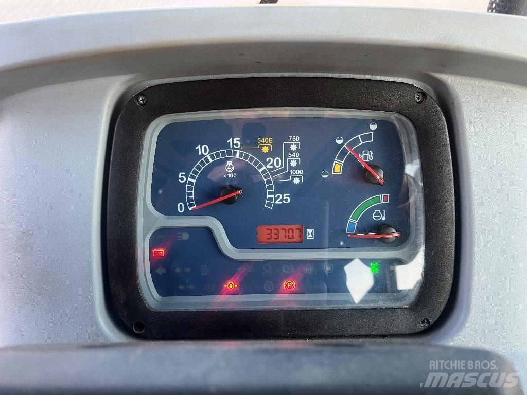 New Holland TD 5.85 الجرارات