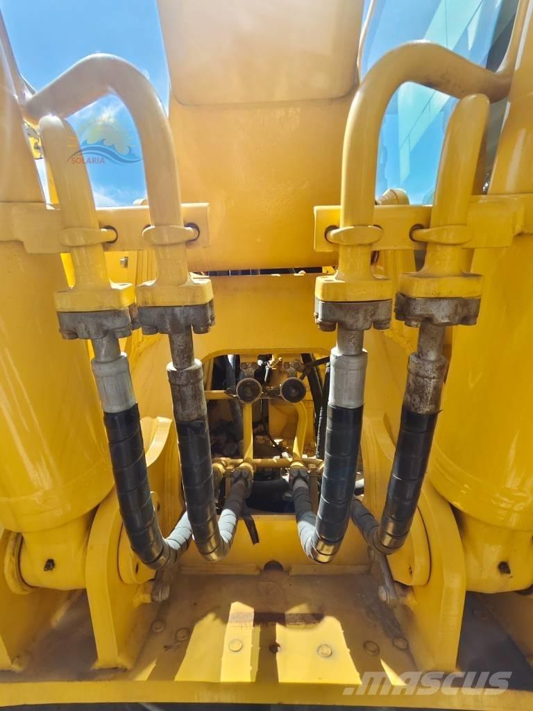 Komatsu PC 220-8 حفارات زحافة