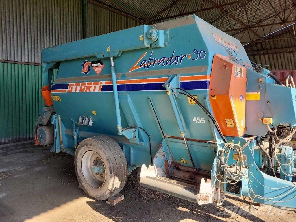 Storti Labrador 9 ملقمات خلاط
