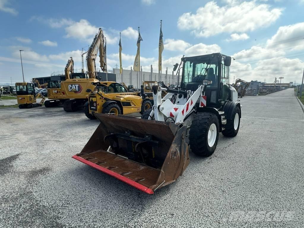CAT 908 M لوادر بعجل