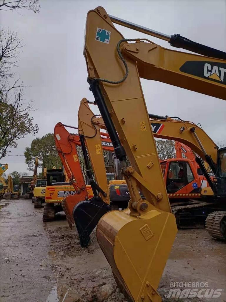 CAT 320 D حفارات زحافة