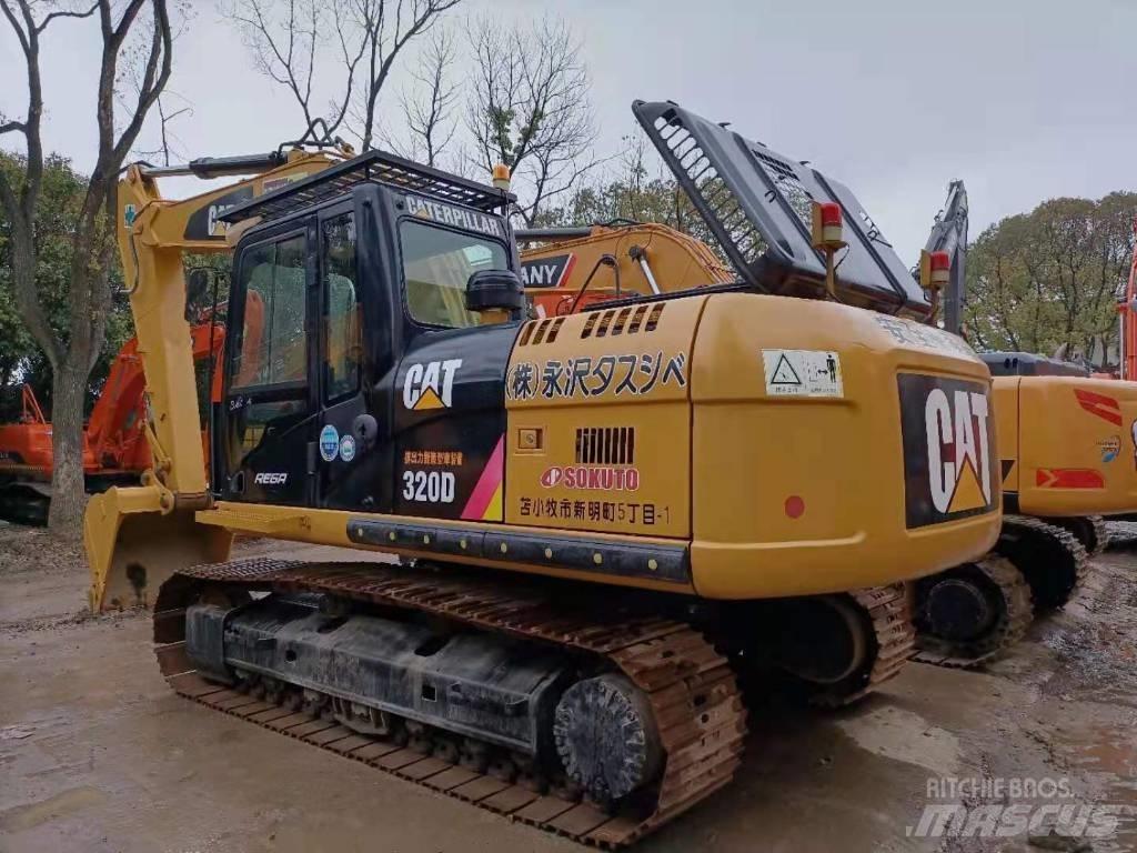 CAT 320 D حفارات زحافة