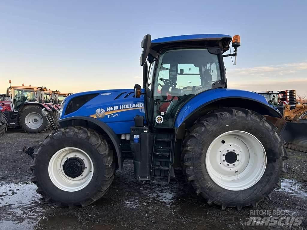 New Holland T7.225 الجرارات