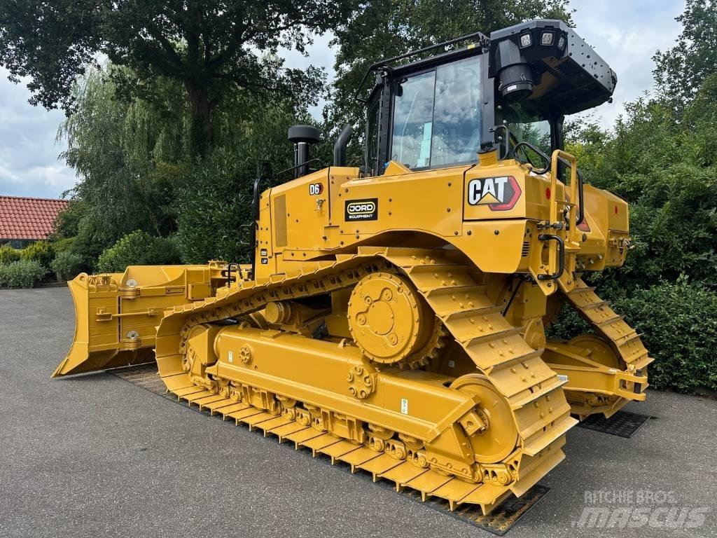 CAT D 6 LGP بلدوزرات مجنزرة